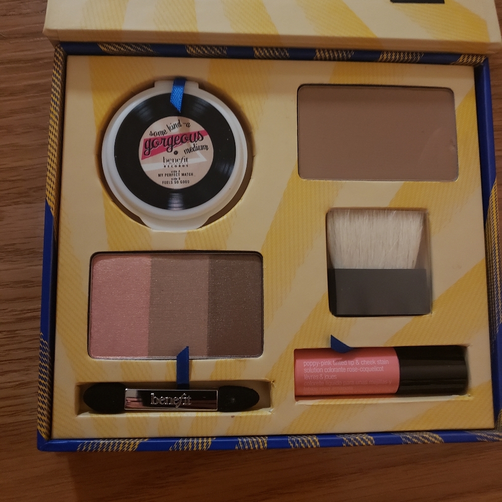 Benefit cabana glama